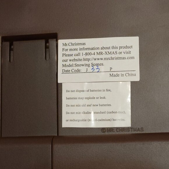 VINTAGE Mr. Christmas Snowing Scenes Magical Photo Frame Musical Moving Snow - Picture 6 of 11